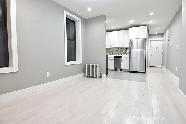 Building Photo - 304 W 151st St