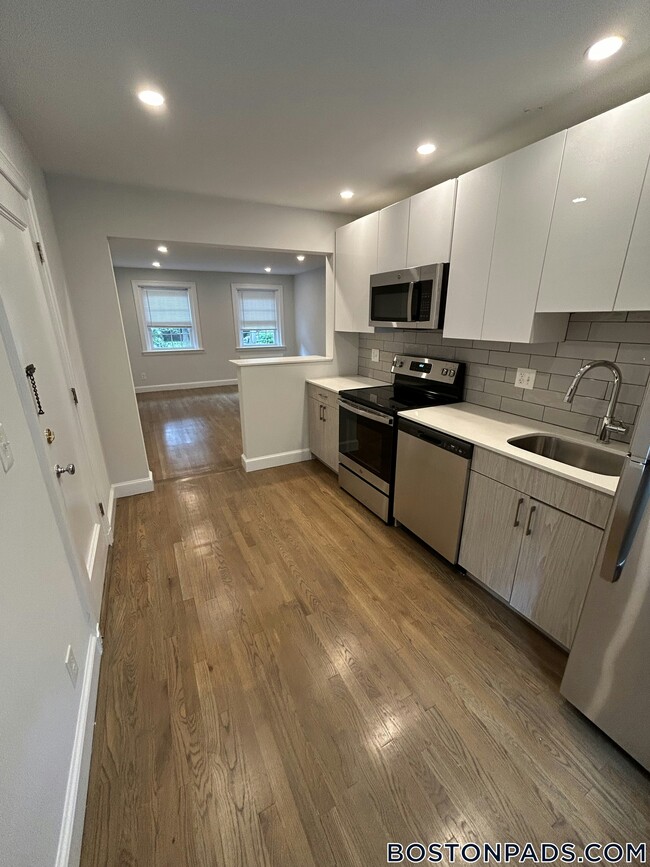 Building Photo - 67 Wyman St