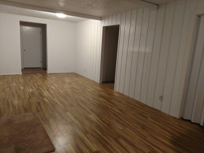 Building Photo - 3922 Canyon Lake Dr