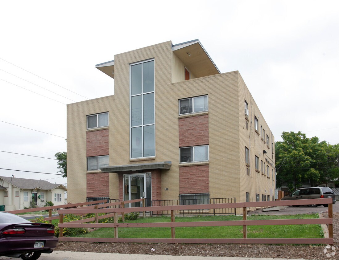 Primary Photo - 1392 Jamaica St