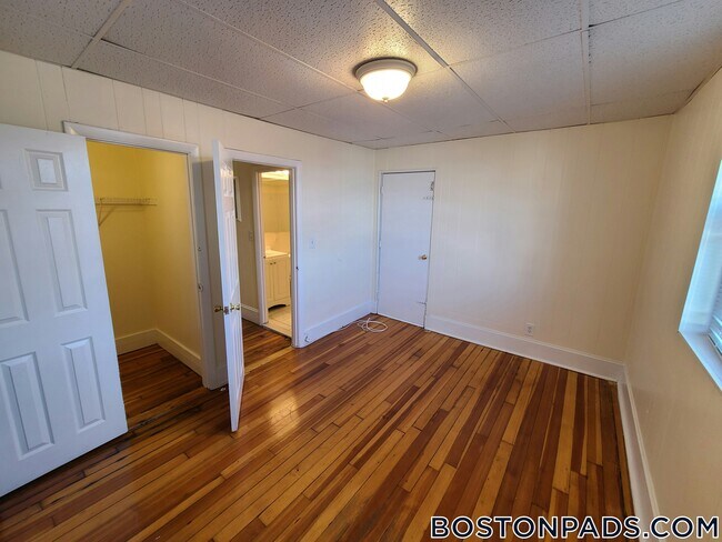 Building Photo - 437 Cambridge St