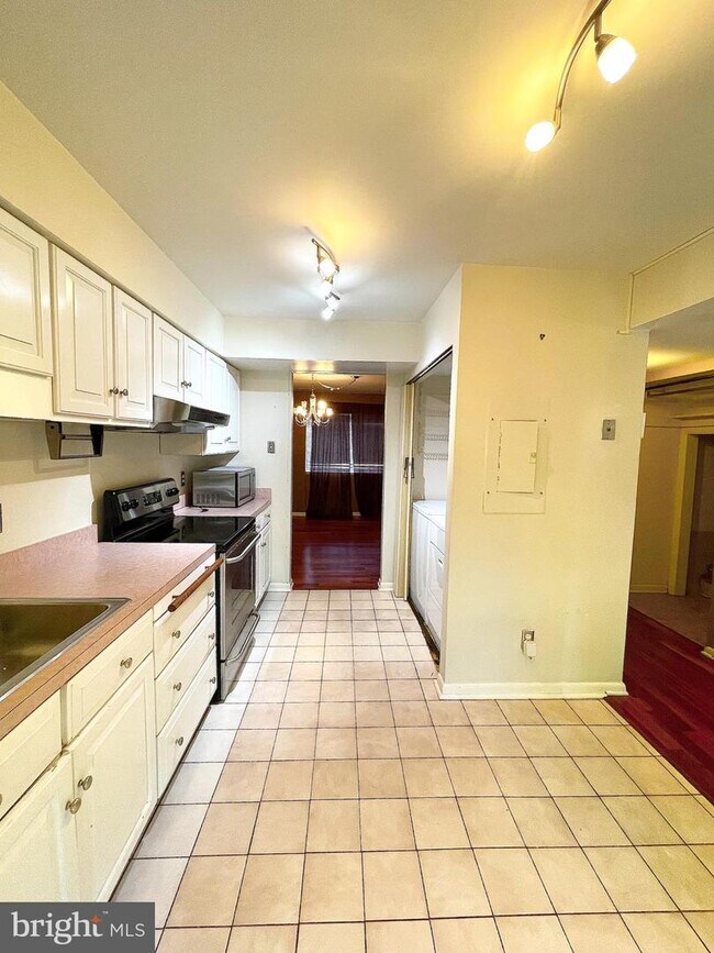 Foto del edificio - 8212 Canning Terrace