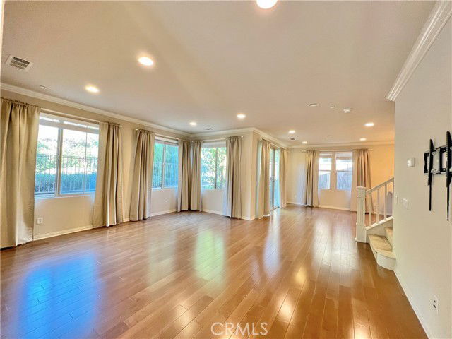 Photo - 183 Bright Poppy House