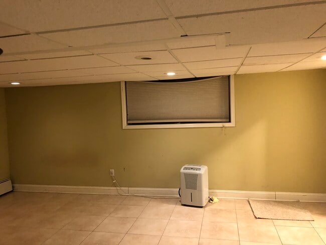 Building Photo - 277 Millbrook Ave