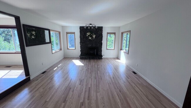 Foto del edificio - Peaceful Country Setting – Beautiful 5-Bed...