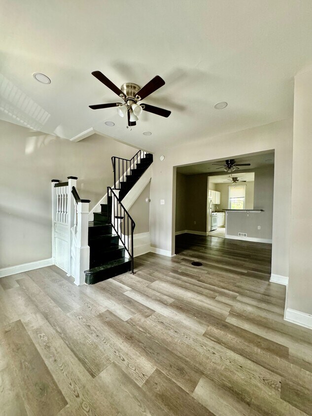 Photo - 123 N Sickels St-