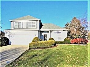 Building Photo - 613 Doral Ln