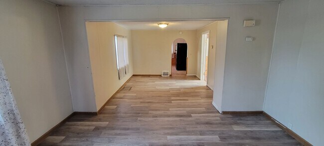 Building Photo - Great single family home in Antigo!
