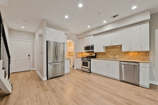 Foto del edificio - 1616 Elgin St
