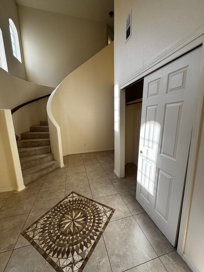 Building Photo - 4 Bed Near KAFB/Sandia Labs