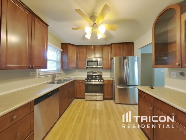 Foto del edificio - 7924 Oakview Ln
