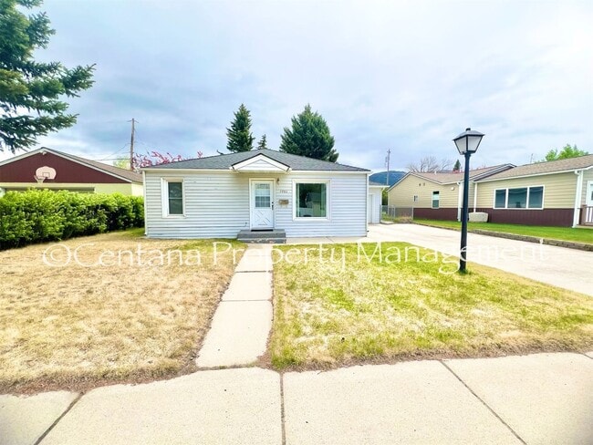 Building Photo - RARE FIND- Available 4 bedroom 1 1/2 bathr...