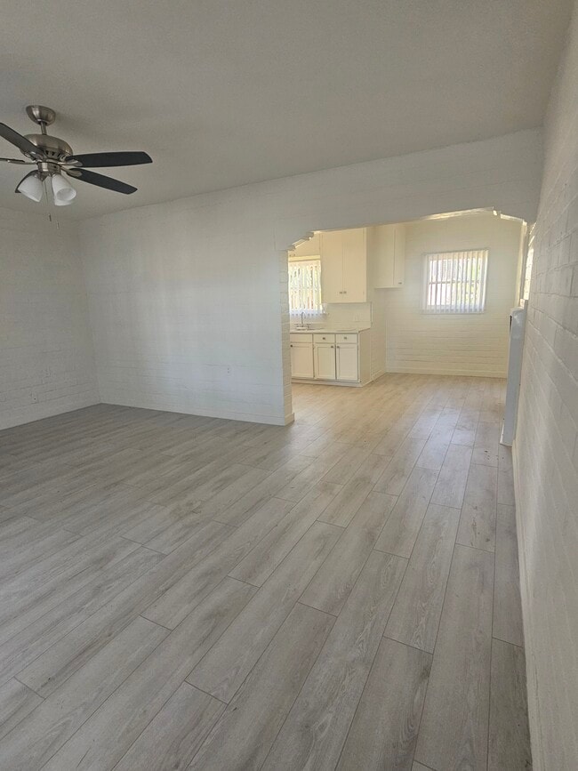 Foto del edificio - 7107 Etiwanda Ave