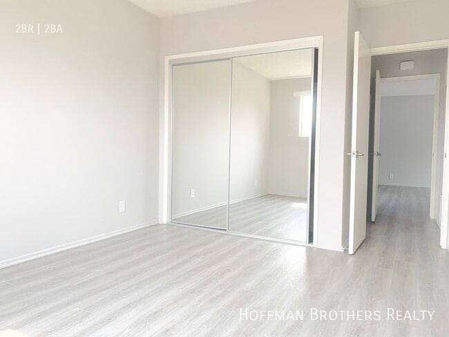 Building Photo - 1642 Barry Ave