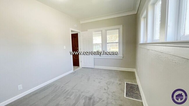 Foto del edificio - 3430 Maple St