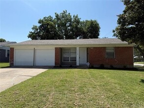 Building Photo - 3360 Caribbean Dr