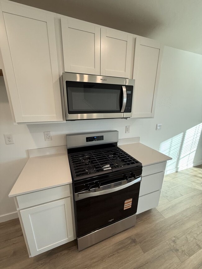 Foto del edificio - Brand New Beautiful Town Home in Salem, UT