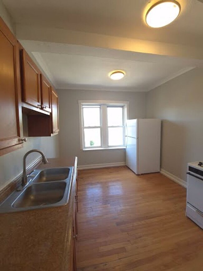 Building Photo - 1430 S Kenneth Ave