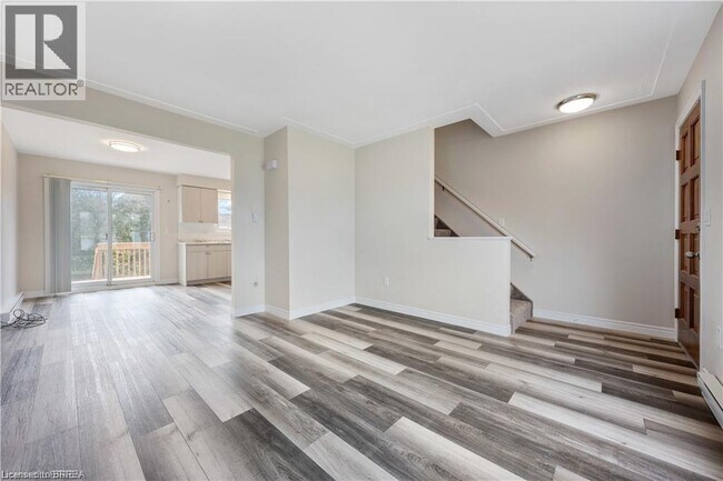 Photo du bâtiment - 30 Rowanwood Ave