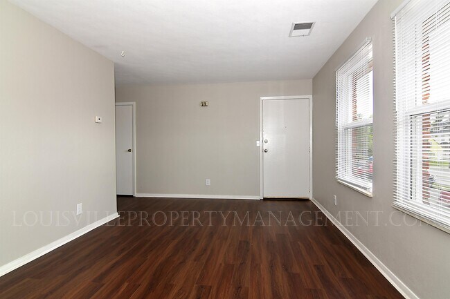 Building Photo - 216 E 13th St