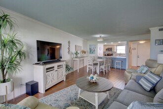 Building Photo - 909 Santa Rosa Blvd
