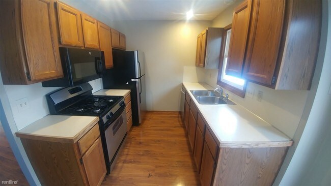 Foto del edificio - 1332 Ball Ave NE