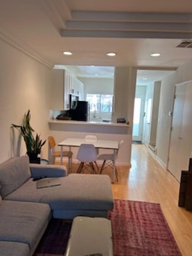 Building Photo - 2500 Abbot Kinney Blvd