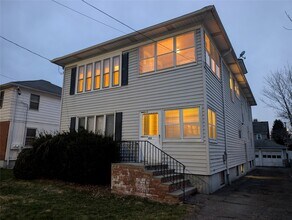 Building Photo - 105 Helen St