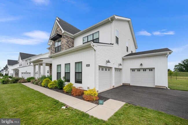 Building Photo - 2639 Hawthorn Dr