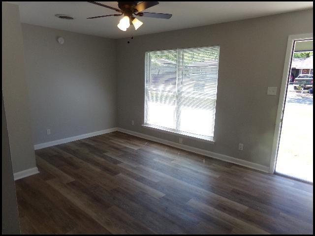 Foto del edificio - 7524 Knollwood Rd