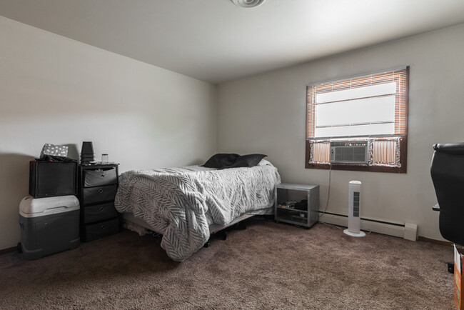 Foto del edificio - 820 W Hillcrest Dr