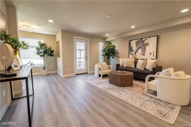 Foto del edificio - 3 br, 3.5 bath House - 715 W Duarte Rd Unit B