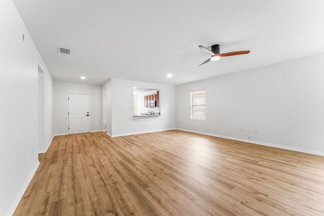 Photo - Charming 3 Bed, 2 Bath with Scenic Views i... Apartment