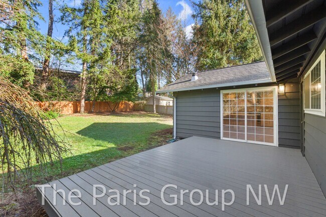 Building Photo - Stunning Mid-Century 2024 Remodel – Centra...
