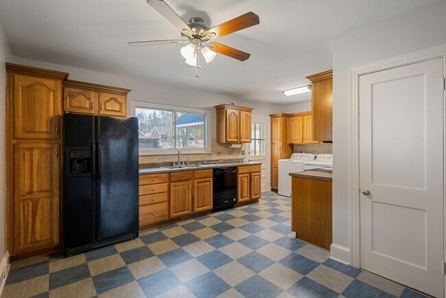 Foto del edificio - Spacious 4 bedroom home located in North D...