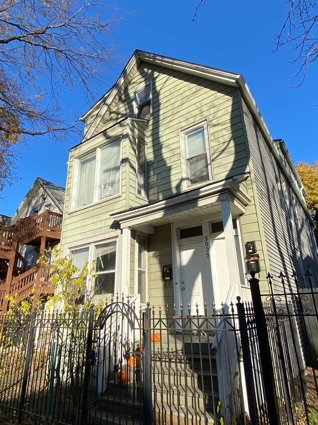 Primary Photo - 3035 N Christiana Ave