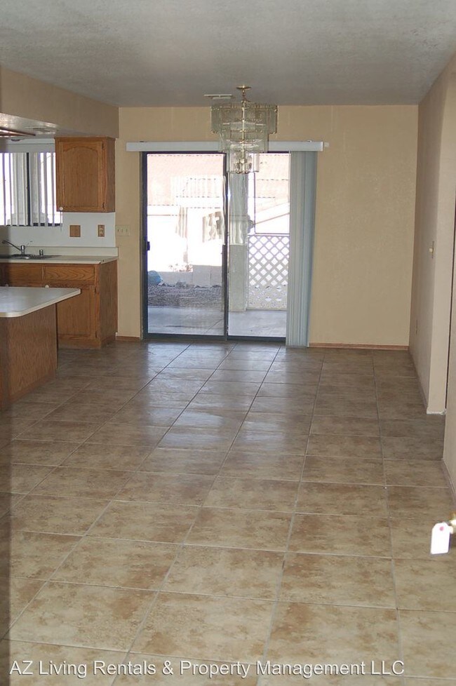 Building Photo - 2699 Smoketree Ave N