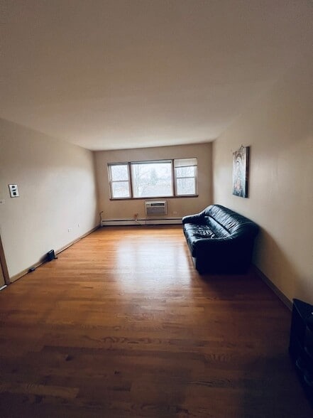 Building Photo - 3954 N Pioneer Ave