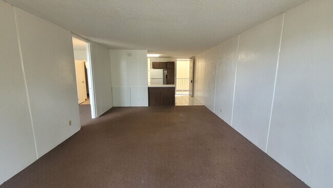 Building Photo - Recently Upgraded Spacious 1 Bedroom Apartment in the Ridgecrest Complex.