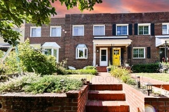 Building Photo - 509 E Luray Ave