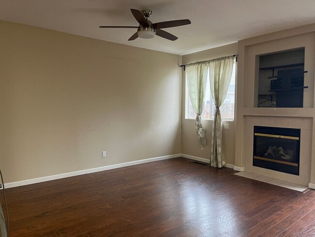 Building Photo - Charming **UPDATED** 3 BD* 2.5 BA* Single ...