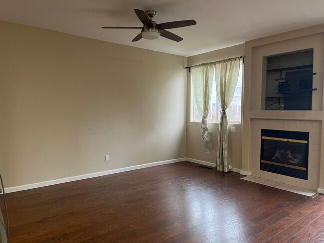 Foto del edificio - Charming **UPDATED** 3 BD* 2.5 BA* Single ...