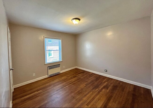 Dormitorio - 353 N Grove St