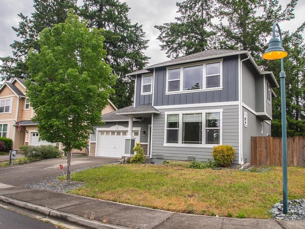 Foto principal - 2123 182nd St E