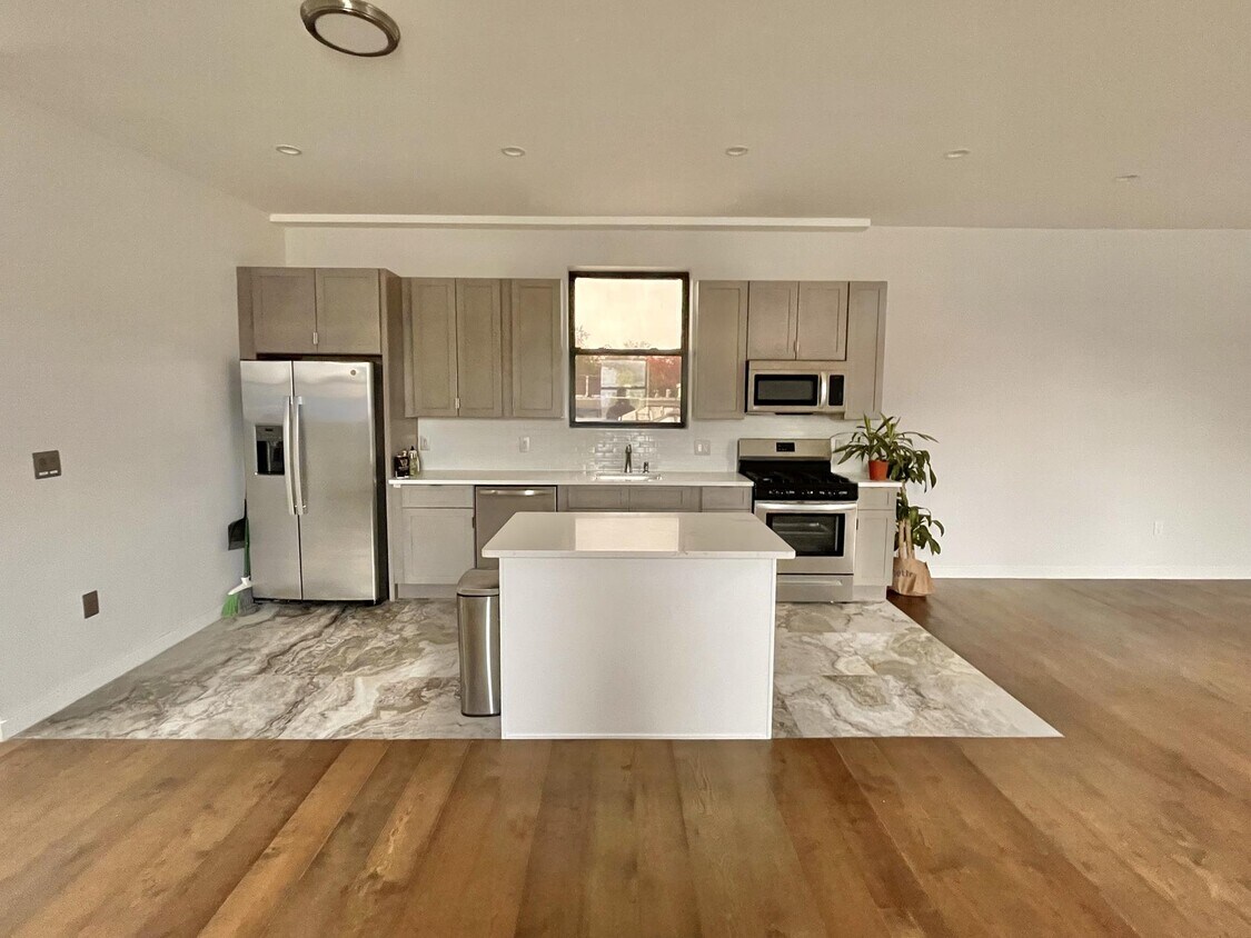 222 Lorraine St Unit 1, Brooklyn, NY 11231 Room for Rent in Brooklyn