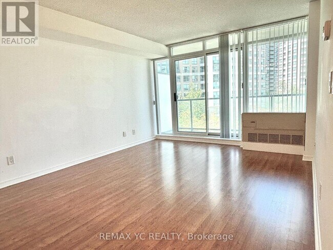 Photo du bâtiment - 5500 Yonge St
