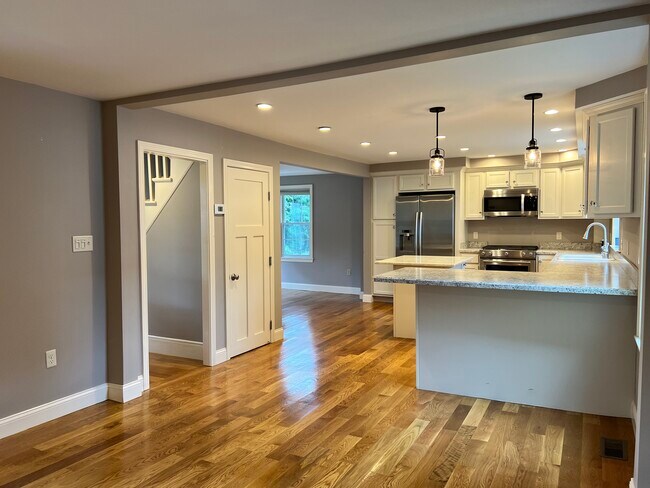 Building Photo - 18 Gilmore St