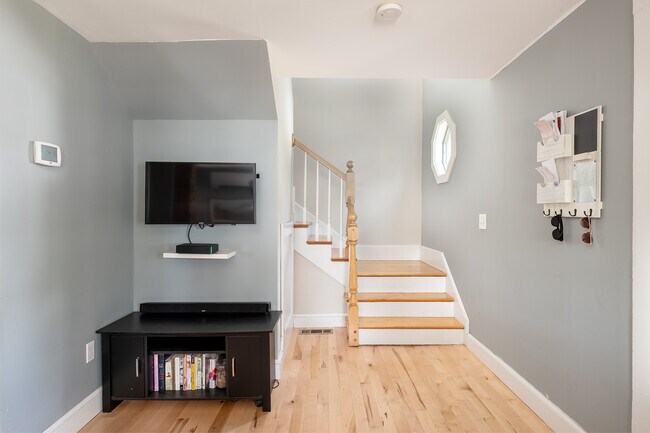 Building Photo - 2 Garfield St