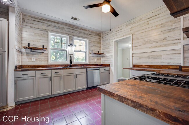 Foto del edificio - 3 br, 3 bath House - 601 May Avenue