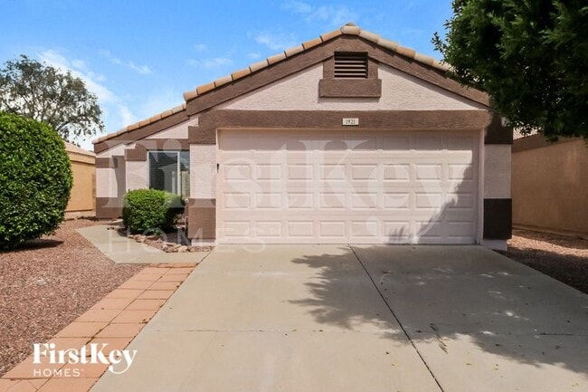 Building Photo - 1921 S Silver Dr